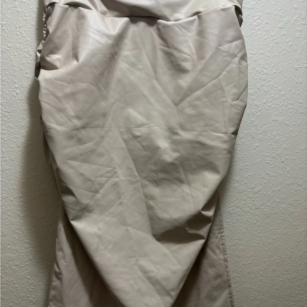 Halara High Waist Tummy Control Ruched Curved Hem Midi Skirt Medium NWOT - Picture 5 of 7